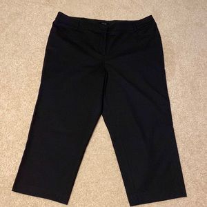 Apt 9 Wide leg cropped trousers pants. Women’s size 18W. Color is black.